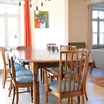 In With Forest Nyaraló *