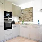 Nyaraló In With Forest *